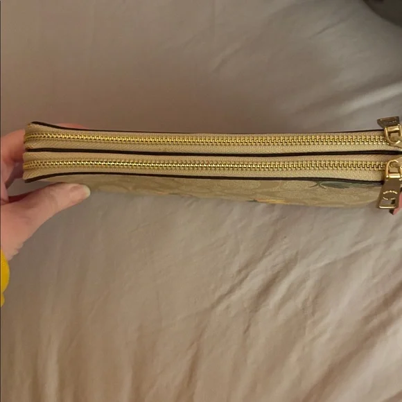 Never used Coach Floral Wristlet in Beige and Coral - Picture 5 of 7